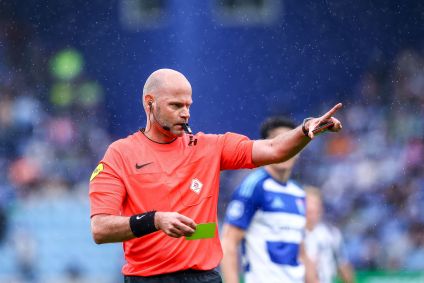 Rob Dieperink atua como árbitro e VAR