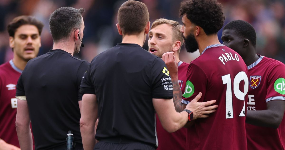 Batalhas na pequena área da Premier League colocam regras à prova