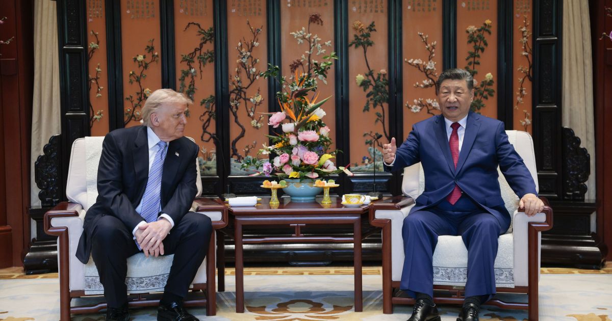 Ao lado de Xi, Trump concorda em impedir que o Irã possua armas nucleares