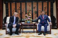 Ao lado de Xi, Trump concorda em impedir que o Irã possua armas nucleares