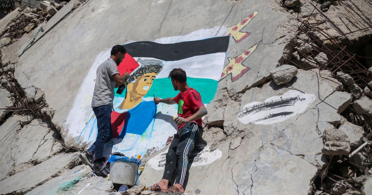 Palestinos desenham mural em homenagem a Lamine Yamal em Gaza