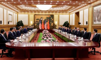 O presidente dos EUA, Donald Trump, e o presidente chinês, Xi Jinping, participam de uma reunião bilateral no Grande Salão do Povo, em 14 de maio de 2026, em Pequim, China