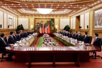 Trump e Xi Jinping iniciam reunião bilateral em Pequim
