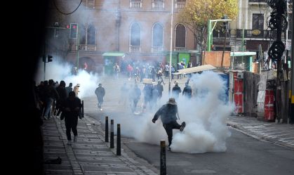 Confrontos entre a polícia e manifestantes em La Paz, Bolívia
