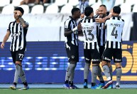 Botafogo vence Corinthians em casa com hat-trick de Arthur Cabral