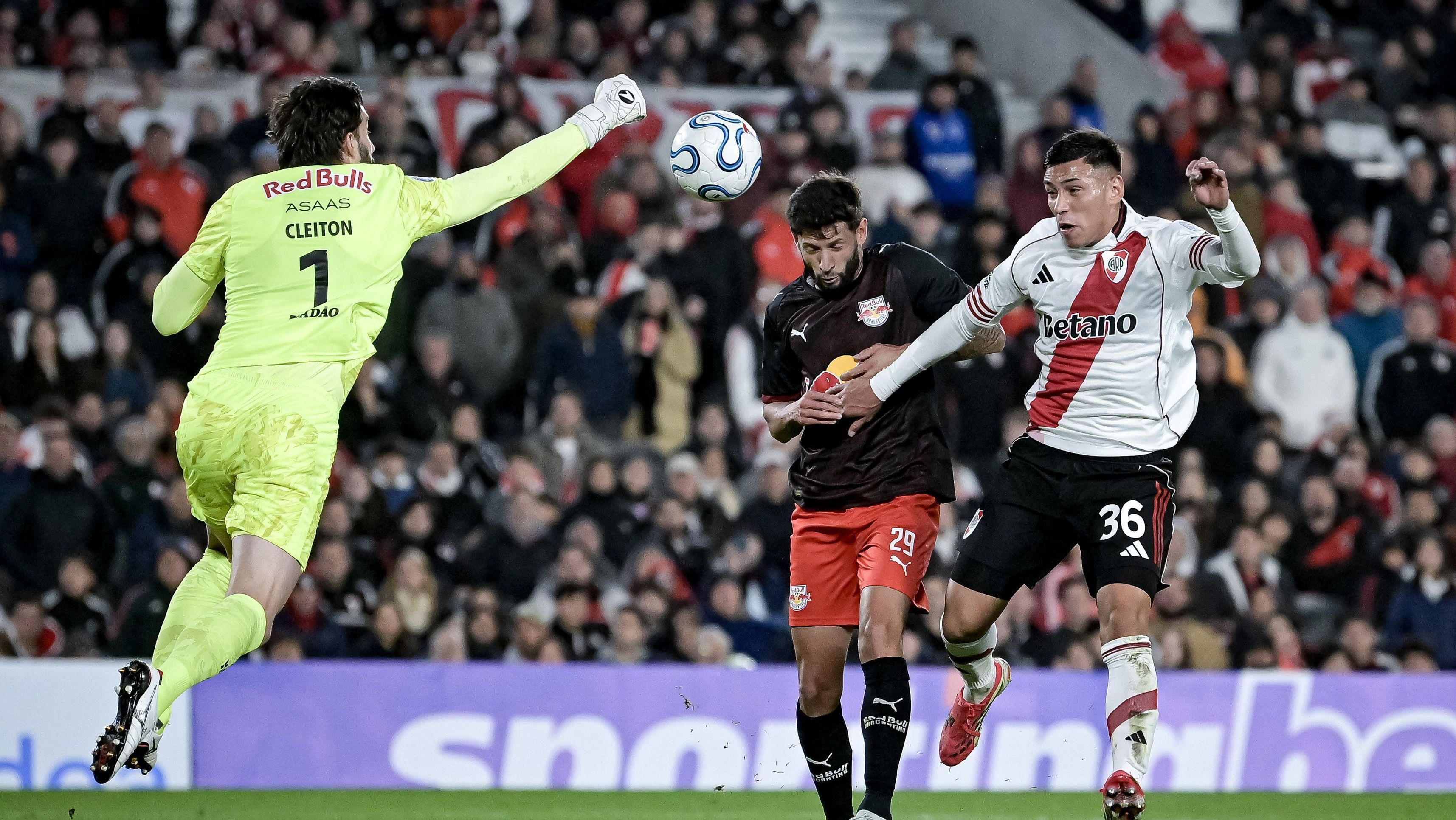 River Plate v Bragantino - Copa CONMEBOL Sudamericana 2026