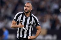 Botafogo vence Corinthians em casa com hat-trick de Arthur Cabral