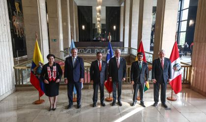 Autoridades da Argentina, Bolívia, Chile, Equador e Peru durante uma reunião regional contra o crime organizado em Santiago, Chile, nesta quinta-feira (28)
