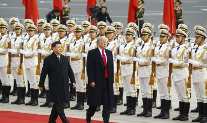 O presidente dos EUA, Donald Trump, durante uma cerimônia de boas-vindas com o presidente chinês Xi Jinping em novembro de 2017, em Pequim, China.