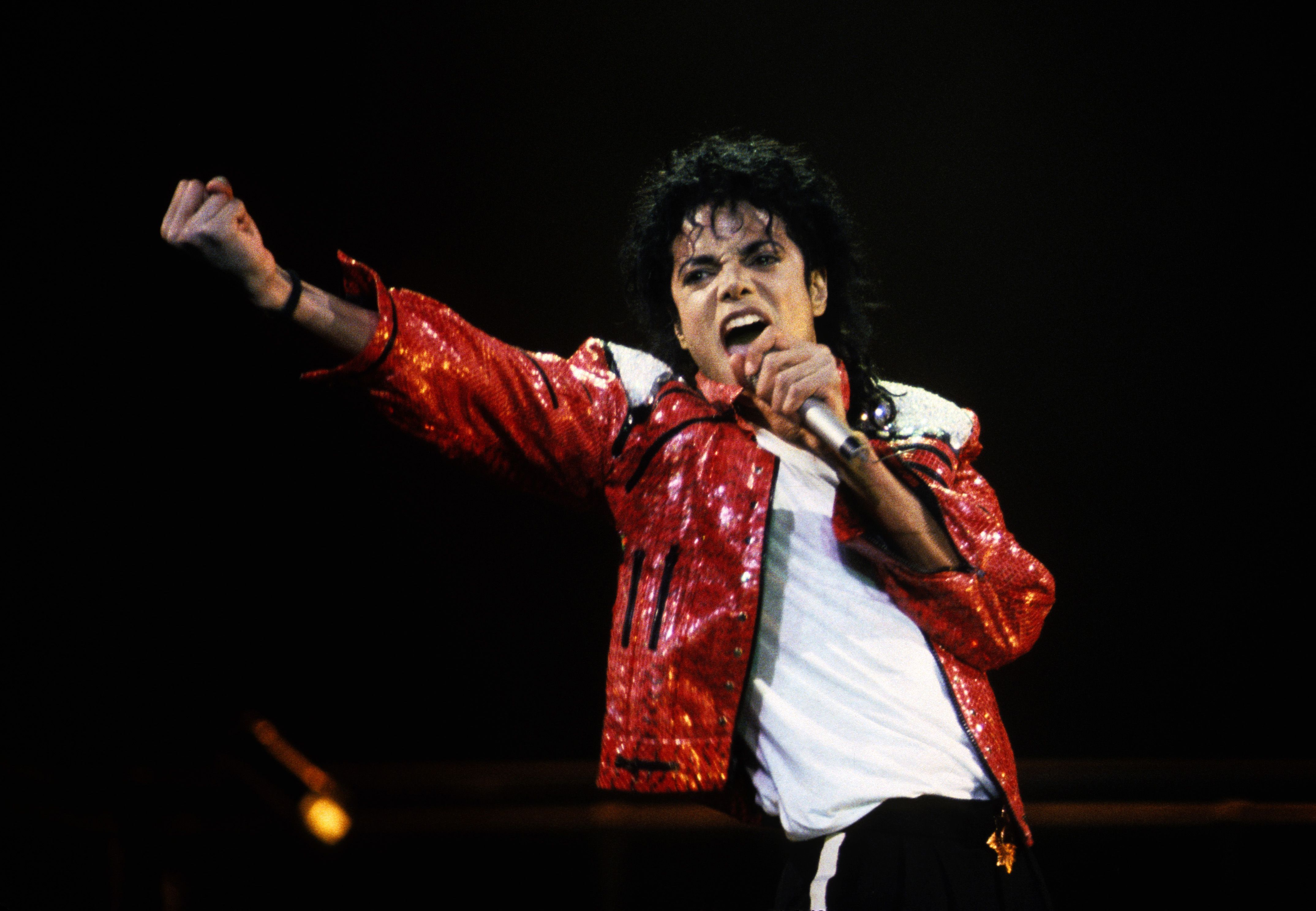 Jaqueta usada por Michael Jackson em clipe de "Thriller" será leiloada