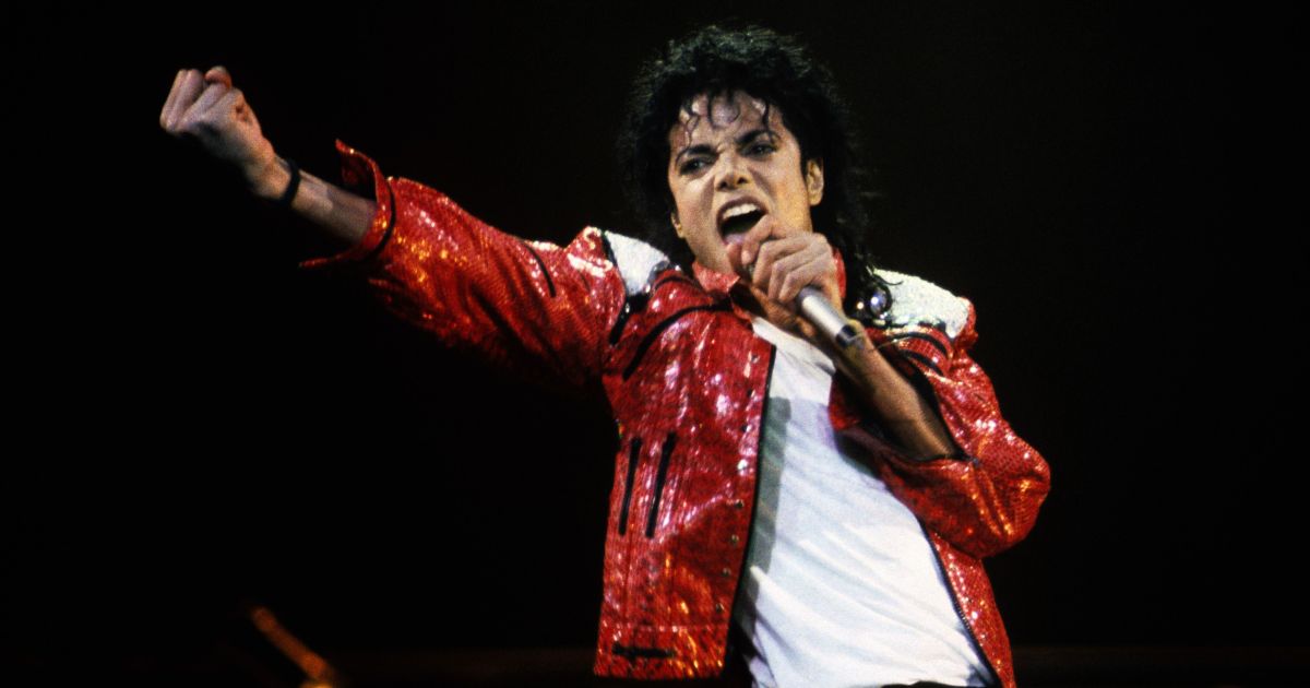 Jaqueta usada por Michael Jackson em clipe de “Thriller” será leiloada