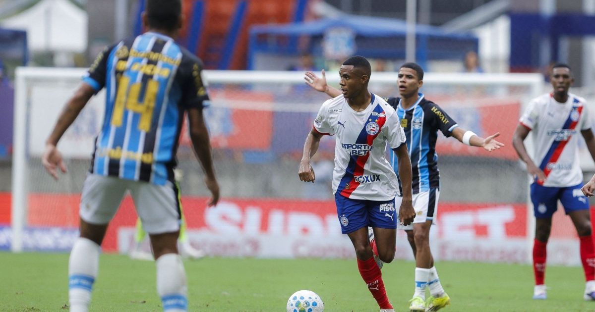 Bahia e Grêmio empatam em jogo marcado por protestos da torcida