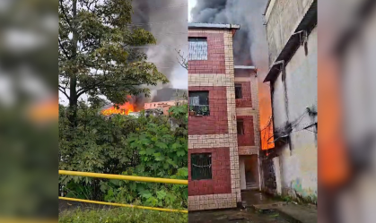 INCENDIO CASAS AMAZONAS
