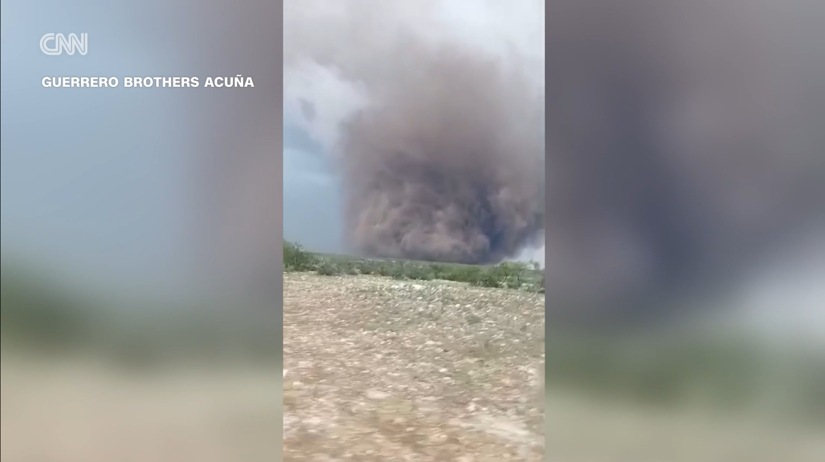 Imagens de um enorme tornado atravessando o norte de Coahuila, no México.