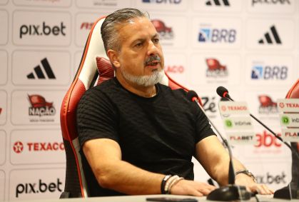 Boto diz que Flamengo negocia três reforços, mas impõe limite nos gastos