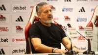 Boto diz que Flamengo negocia três reforços, mas impõe limite nos gastos