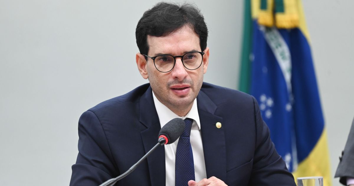 6×1: relator quer mais trabalhadores na CLT e foca em salários de R$ 16 mil
