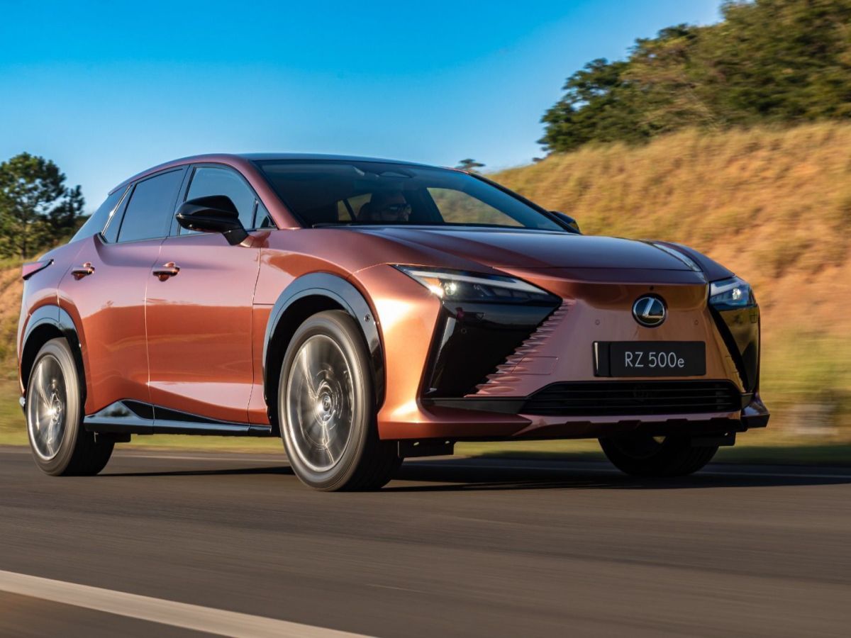 Lexus promove estreia do RZ 500e, seu primeiro SUV 100% elétrico