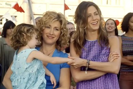 Lisa Ann Walter e Jennifer Aniston contracenando no filme "Todo Poderoso"