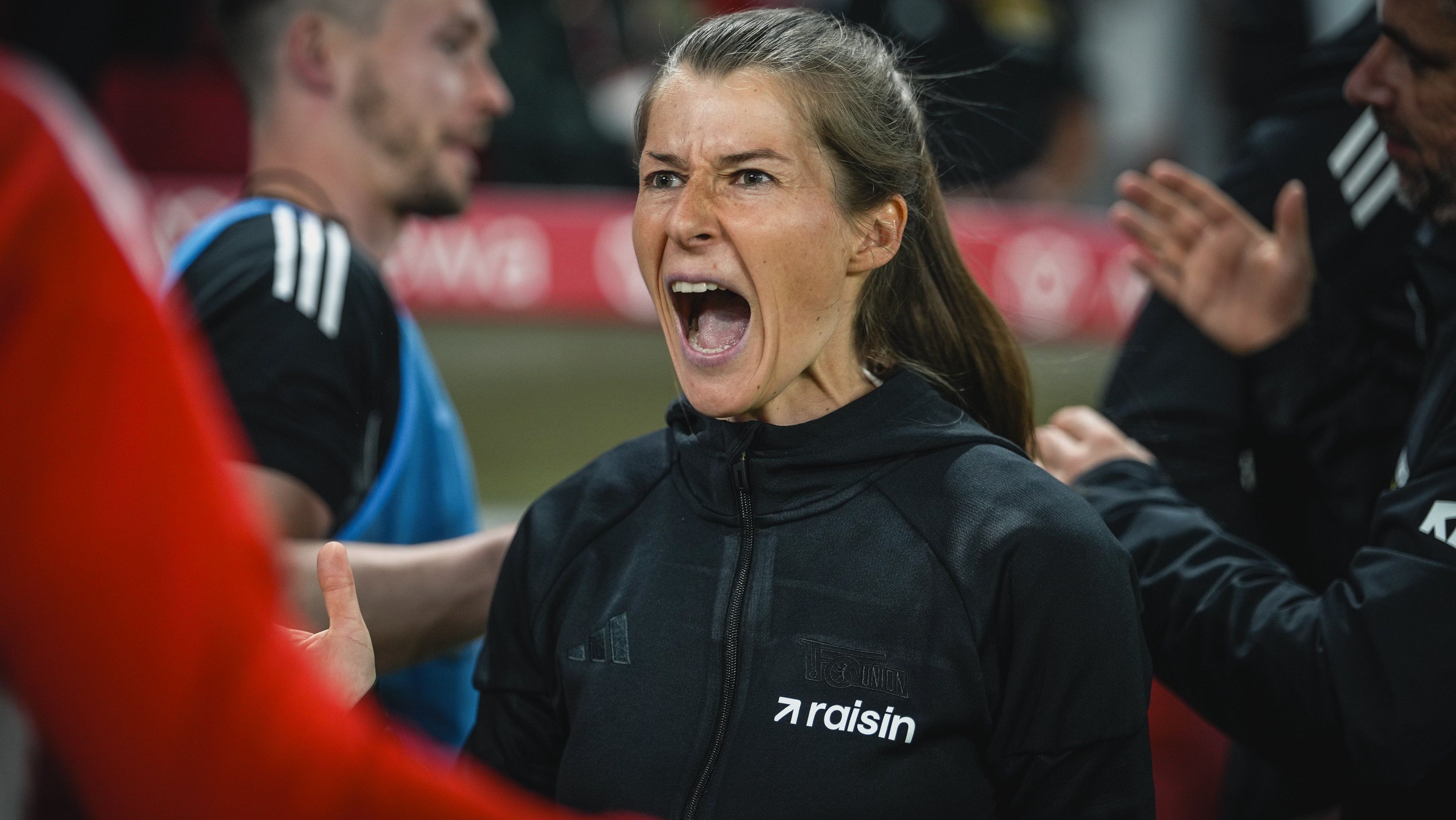 Marie-Louise Eta conquista primeira vitória na Bundesliga