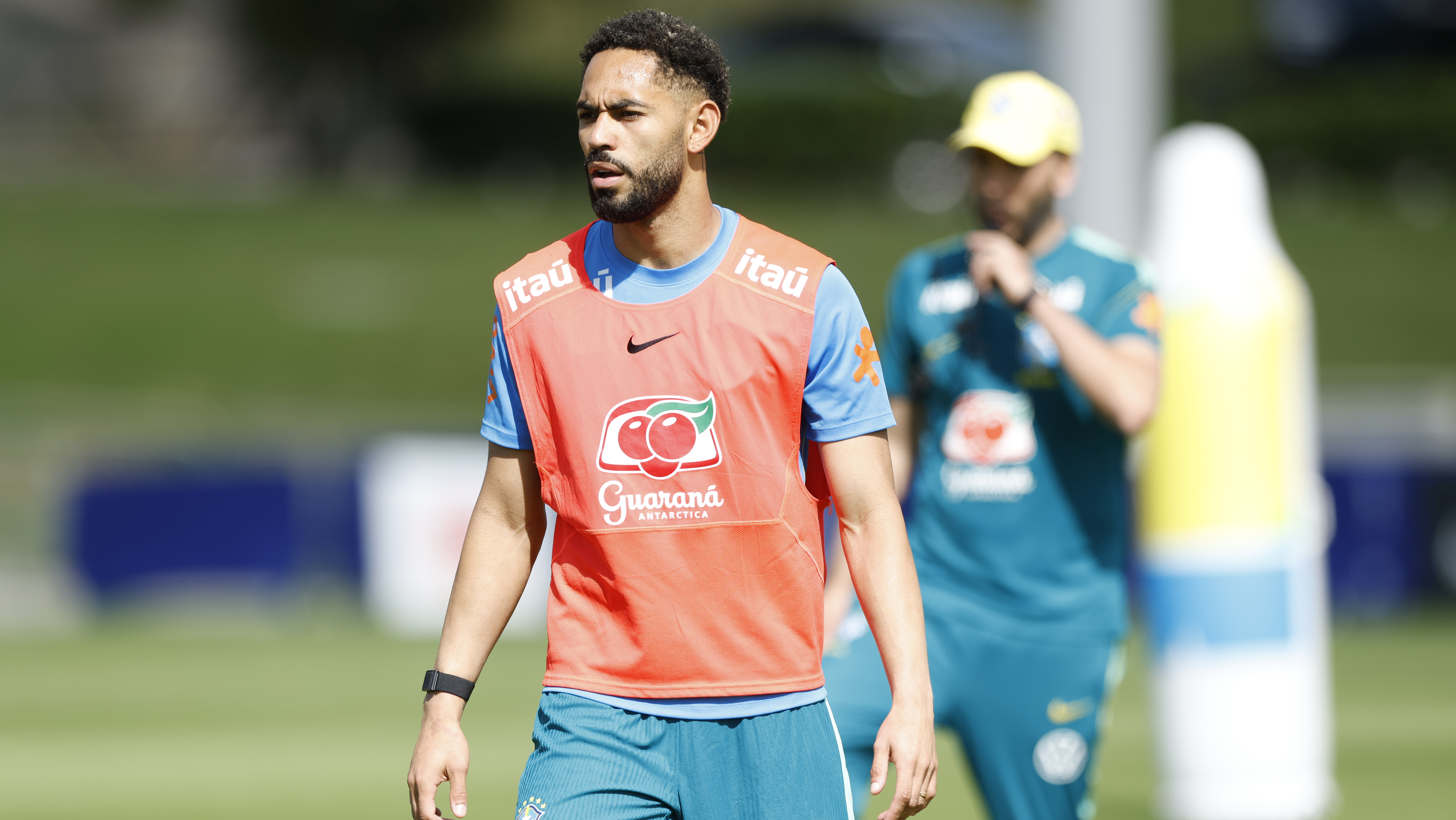 Matheus Cunha em treino da Seleção