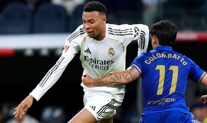 Disputa de bola em Real Madrid contra Oviedo