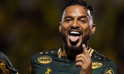 Reinaldo comemora gol pelo Mirassol