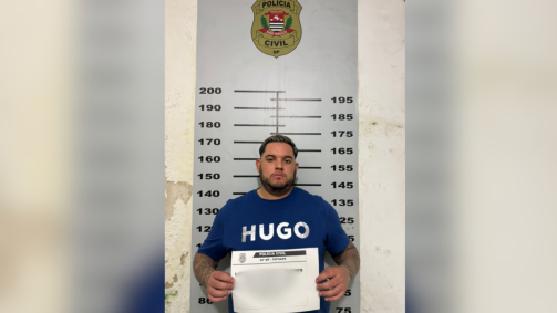 Motorista de Porsche foi preso em flagrante após causar acidente com diversos carros