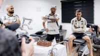 Neymar tem bolo, aplausos e discurso no Santos após convocação à Copa; veja