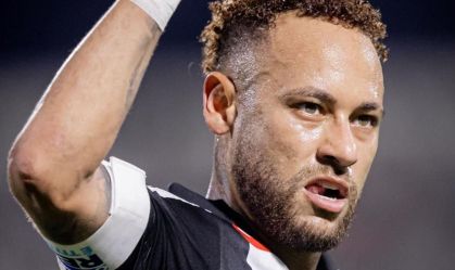 Neymar durante partida entre Santos e Recoleta