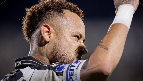 Neymar durante partida do Santos