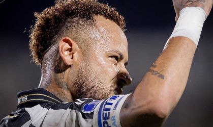 Neymar durante partida do Santos