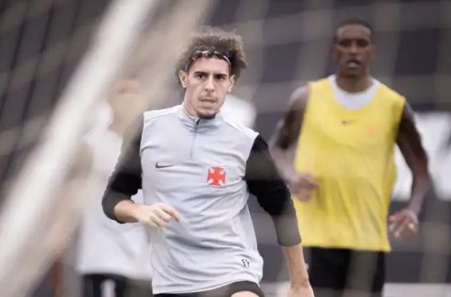 Nuno Moreira será titular no duelo do Vasco contra o Olimpia, fora de casa
