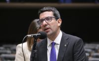 Deputado é alvo de operação da PF por contratos quando era secretário no RJ