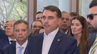 Pedi à produtora de filme sobre Bolsonaro que preste contas, diz Flávio