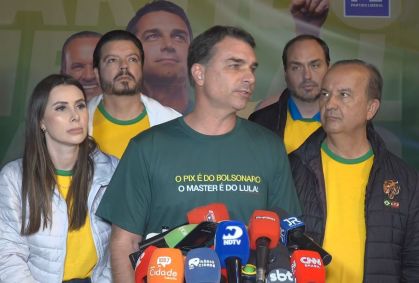 Flávio diz que decisão de Moraes sobre dosimetria "parece jogo combinado"
