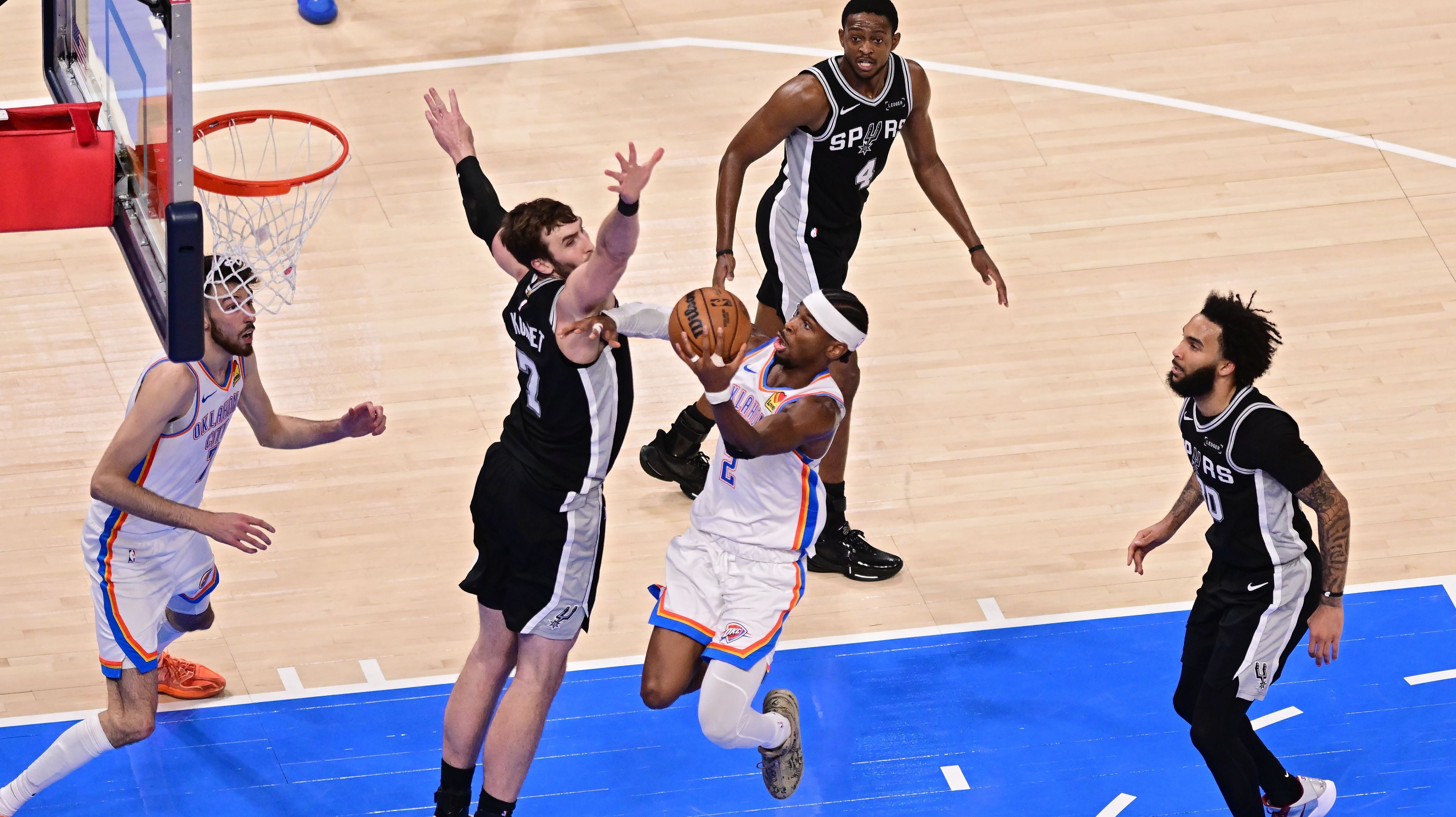 OKC Thunder vence Spurs e fica a um jogo do título no Oeste