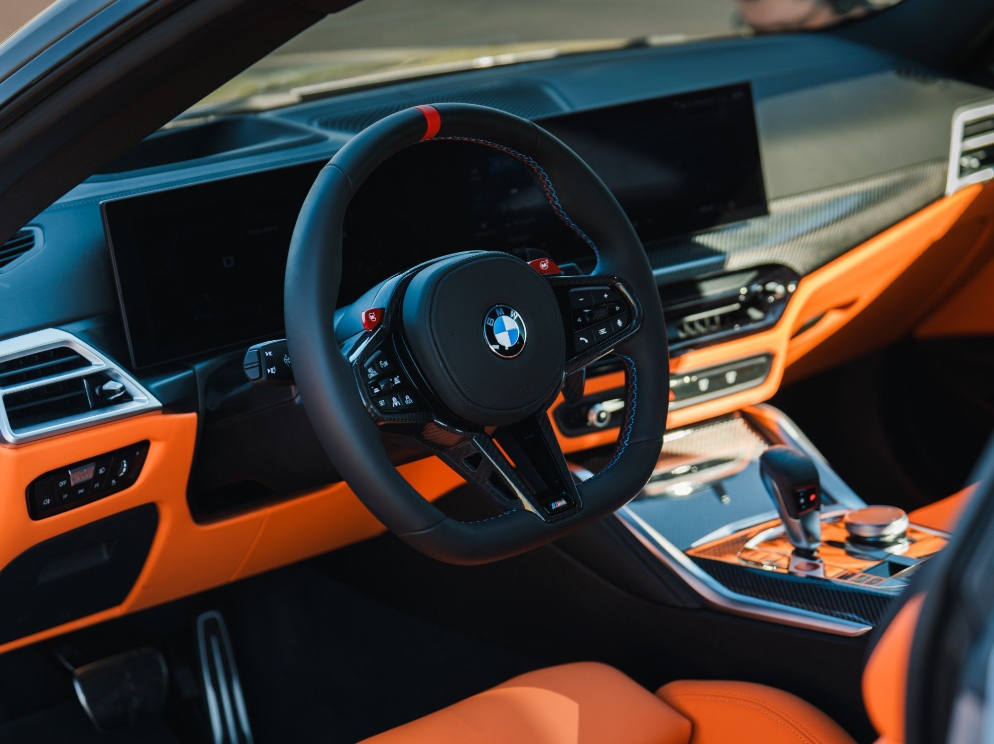 Interior do BMW M4 Competition • BMW/Divulgação