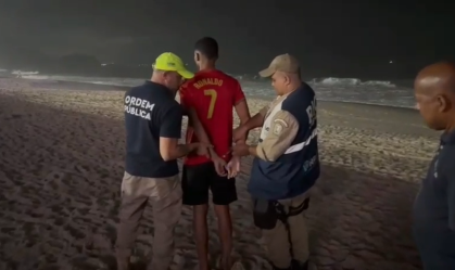 A prisão ocorreu na faixa de areia, próximo ao espelho d’água, na praia de Copacabana, um dos principais pontos turísiticos da zona Sul da capital