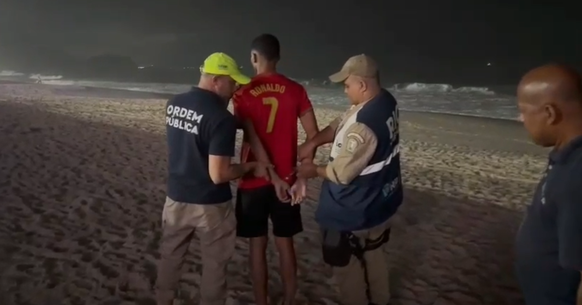 Homem é preso ao tentar vender caipirinha por R$ 1,8 mil em Copacabana