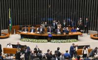 Dino prevê criminalização a quem criar novos penduricalhos