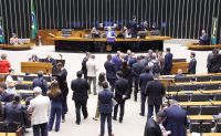 Decreto sobre regulação de redes sociais vira novo embate entre poderes