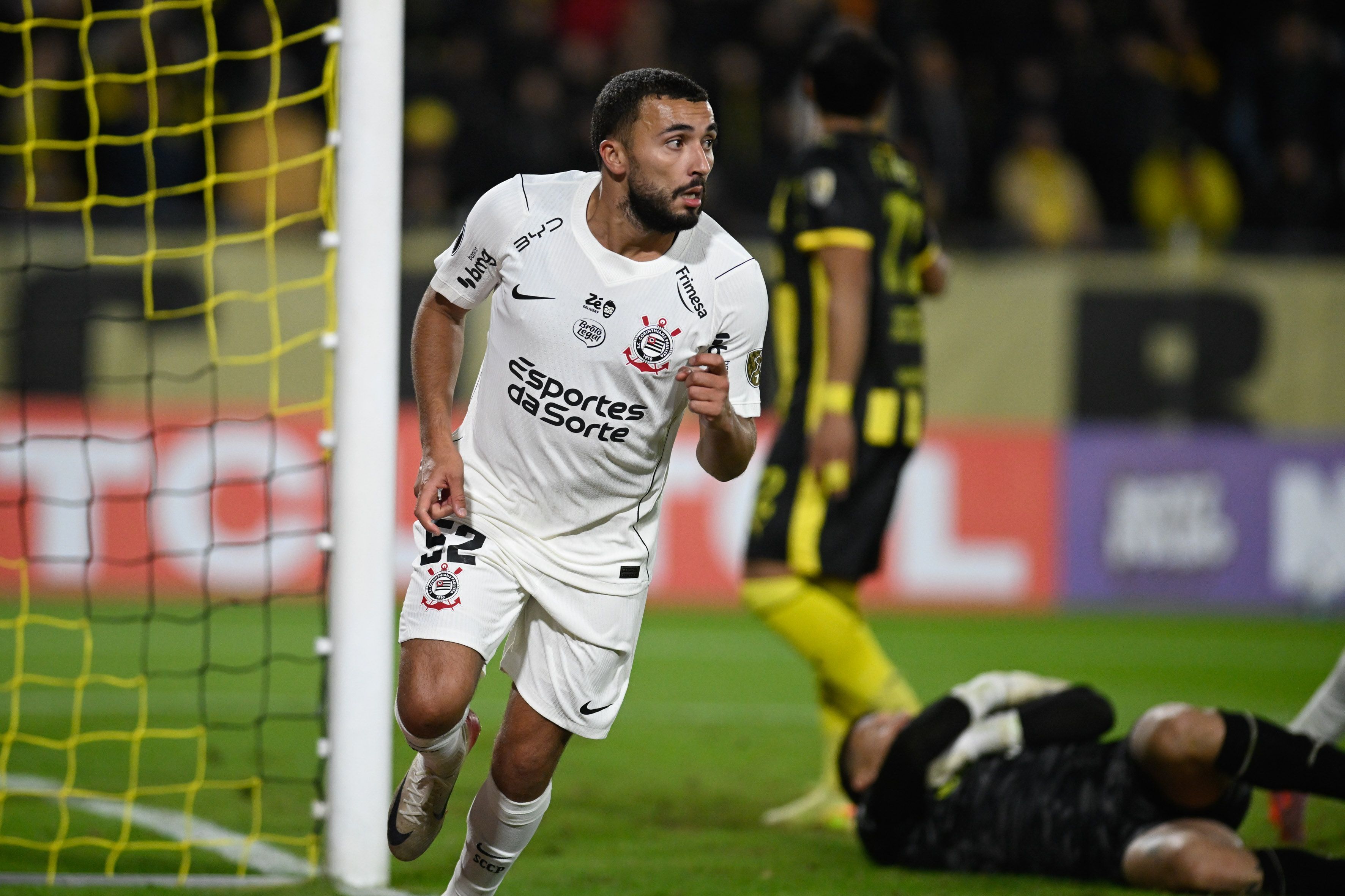 Zakaria Labyad marcou o gol do Corinthians diante do Peñarol