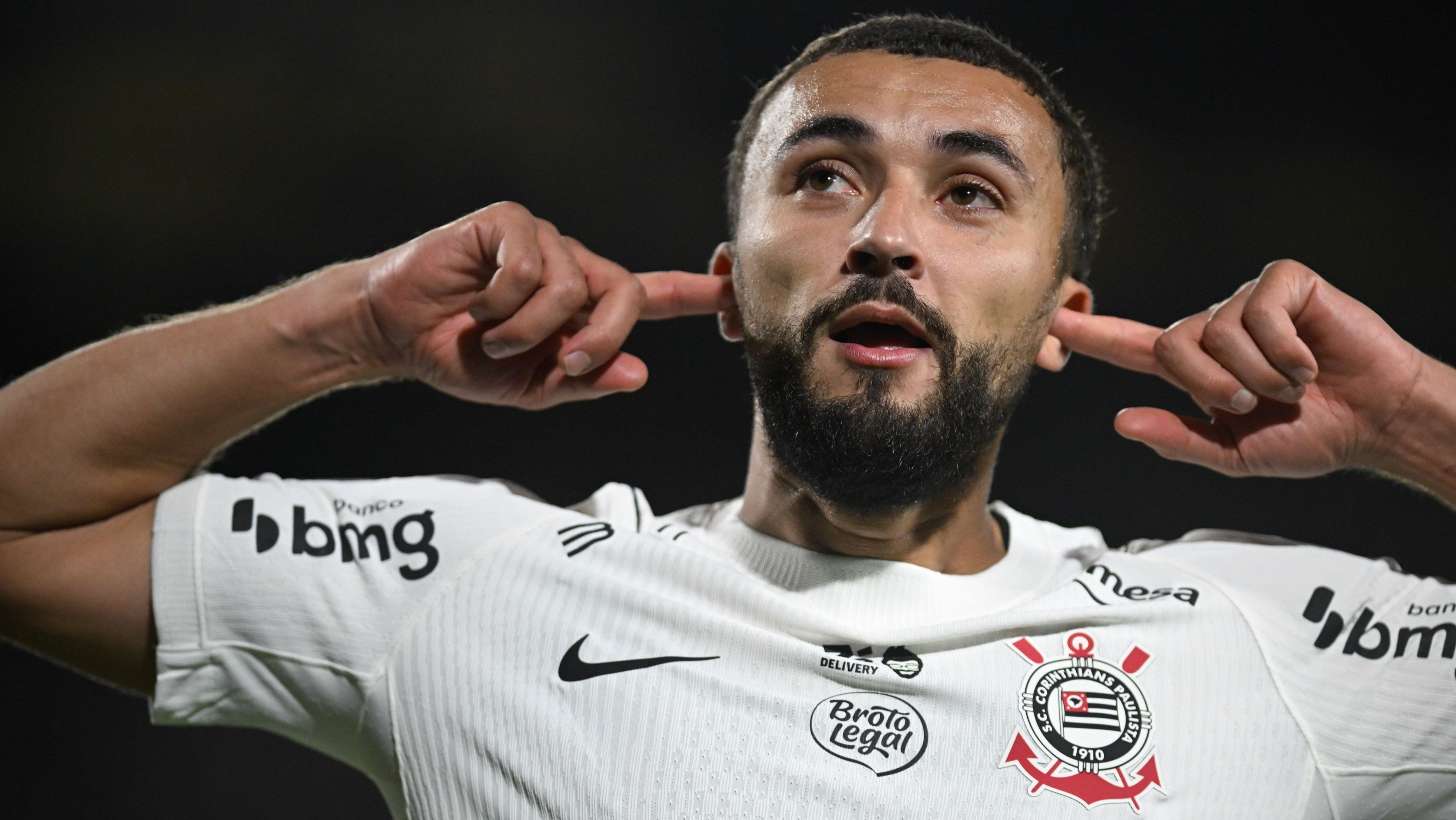 Zakaria Labyad marcou o gol do Corinthians diante do Peñarol