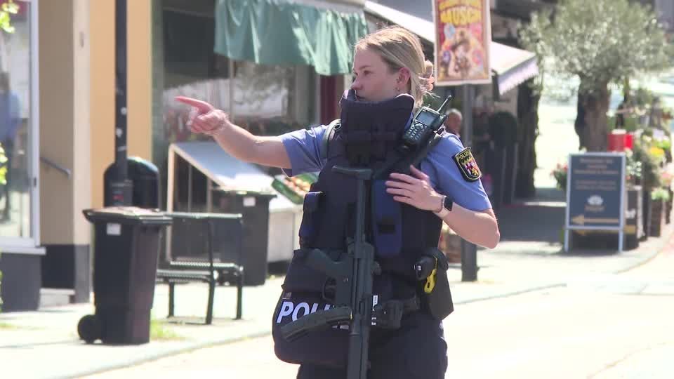 Polícia da Alemanha do lado de fora do banco onde reféns estão sendo mantidos