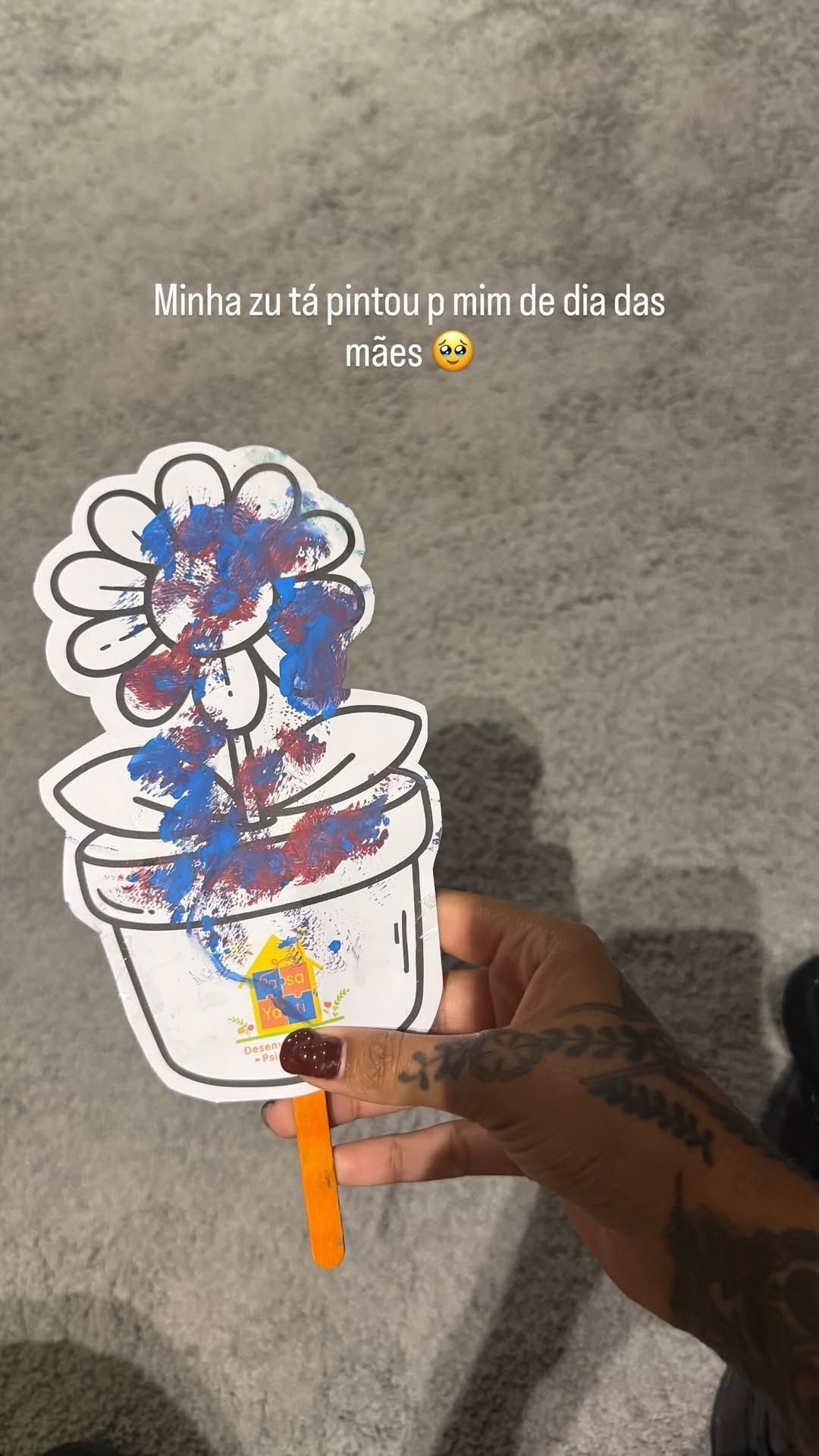Ludmilla mostra pintura de Dia das Mães que ganhou da filha, Zuri • Instagram/Ludmilla