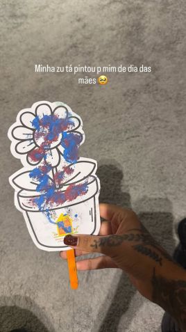 Ludmilla mostra pintura de Dia das Mães que ganhou da filha, Zuri • Instagram/Ludmilla