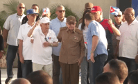 Raúl Castro participa de 1º de Maio em Cuba em meio à tensão com os EUA