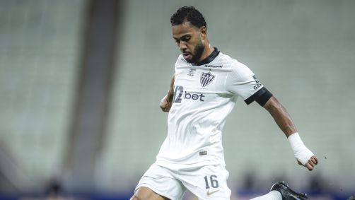 Renan Lodi acertou Everson, que marcou gol contra em visita do Atlético-MG ao Ceará