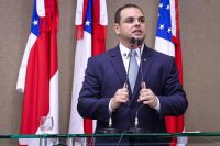 Roberto Cidade toma posse como governador do Amazonas para mandato tampão